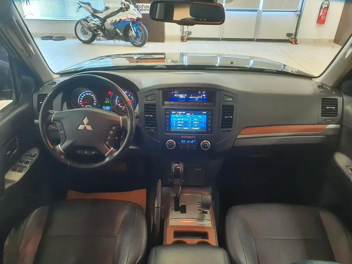 Gebraucht Mitsubishi Pajero Instyle 200 PS (147 kW) 2010 Schwarz SUV
