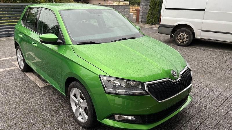 Grün Gebraucht 2019 Skoda Fabia Cool Plus Limousine | 9.490 € (Fairer Preis) - Bild 1/4