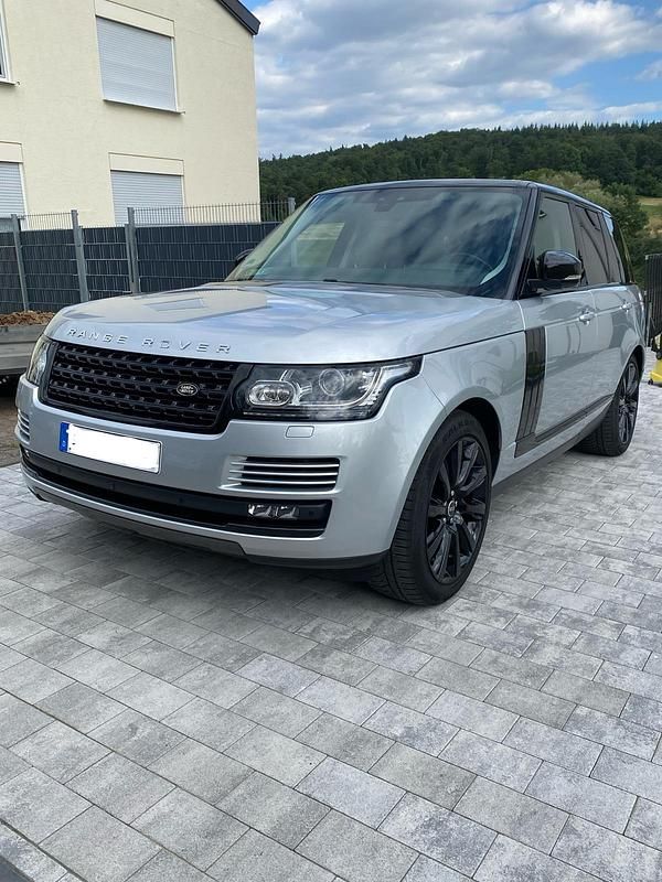 Silber Gebraucht 2017 Land Rover Range Rover Vogue SUV | 34.900 € (Guter Preis) - Bild 1/3
