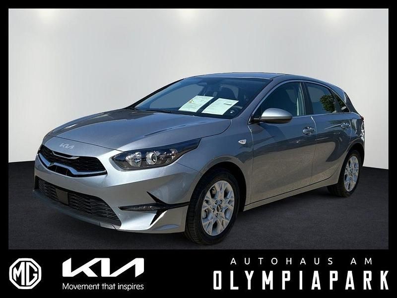 Neu Kia Ceed Vision 140 PS (102 kW) 2025 (css) lunarsilber met. Kleinwagen