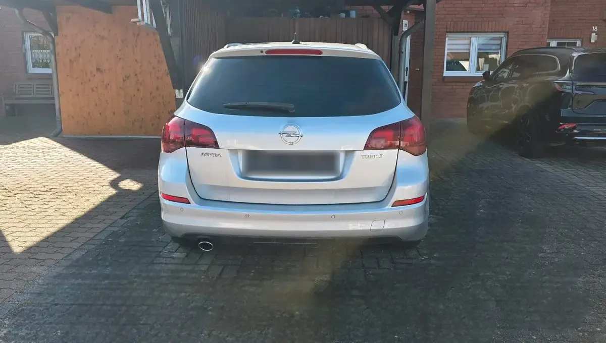 Gebraucht Opel Astra 140 PS (102 kW) 2012 Silber Kombi