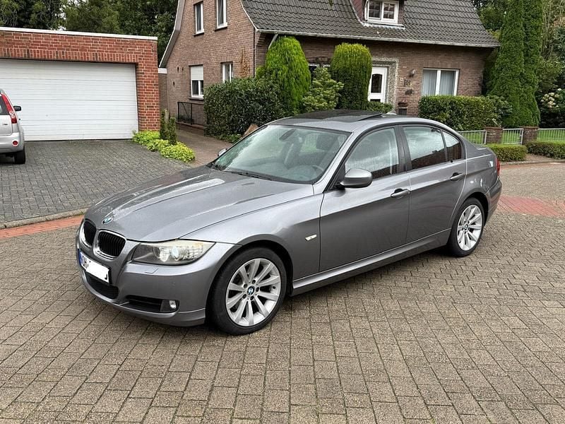 Grau Gebraucht 2009 BMW 320 Limousine | 3.800 € (Superpreis) - Bild 1/4