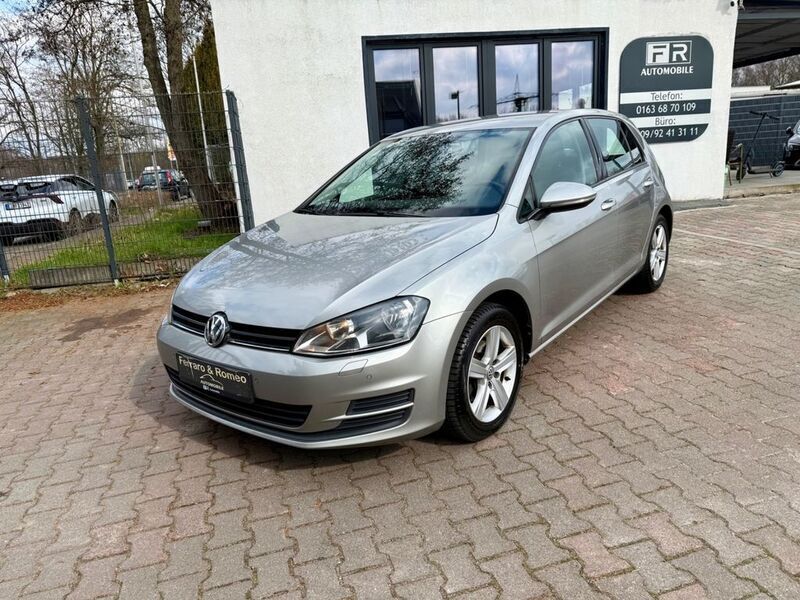 Silber Gebraucht 2013 VW Golf VII Comfortline Limousine | 7.999 € (Guter Preis) - Bild 1/4