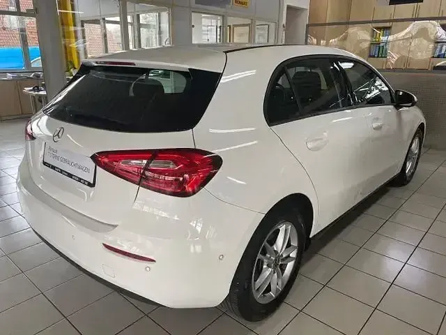 Gebraucht Mercedes A200 163 PS (119 kW) 2019 Weiß Limousine