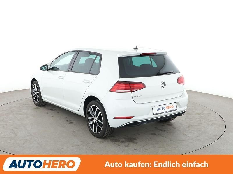 Gebraucht VW Golf VII Comfortline 116 PS (85 kW) 2019 Weiß Limousine