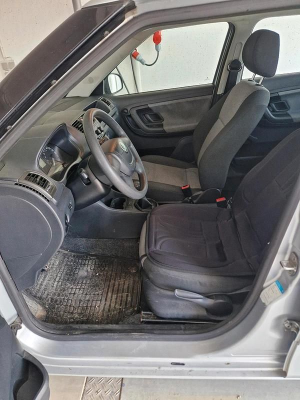 Gebraucht Skoda Fabia Elegance 69 PS (50 kW) 2010 Grau Kleinwagen