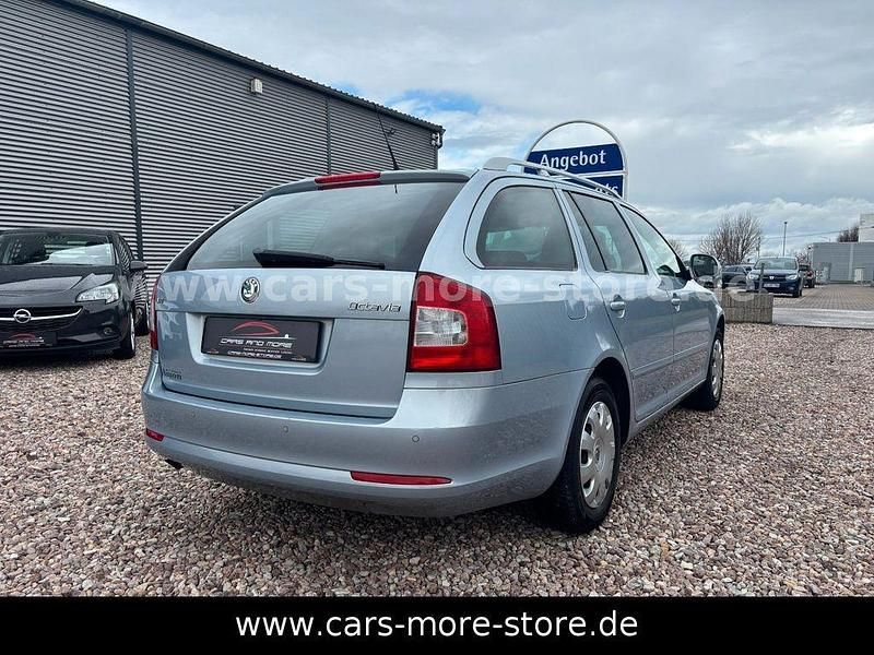 Gebraucht Skoda Octavia Ambiente 102 PS (75 kW) 2010 Blau Kombi