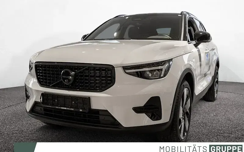 Neu Volvo XC40 Plus 163 PS (119 kW) 2025 Weiß SUV
