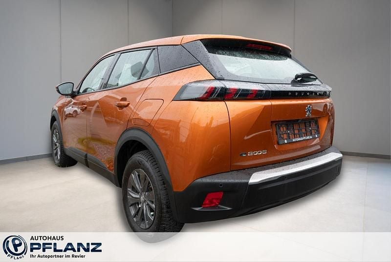 Gebraucht Peugeot e-2008 Active 100 kW (136 PS) 2021 Orange SUV