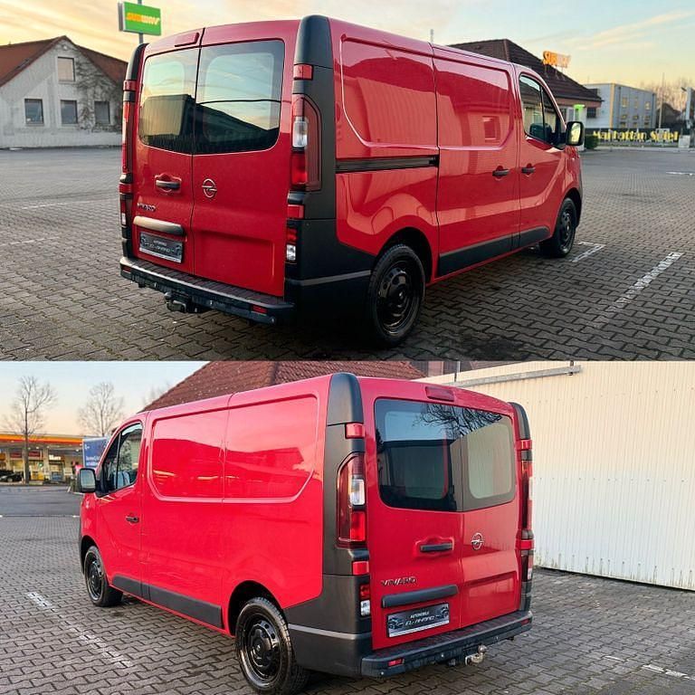 Gebraucht Opel Vivaro 95 PS (69 kW) 2017 Rot Van / Kleinbus