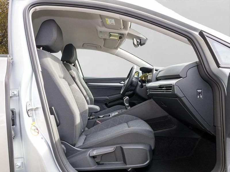 Gebraucht VW Golf VIII Life 131 PS (96 kW) 2024 Reflexsilber metallic Limousine
