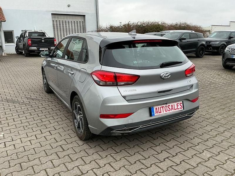Gebraucht Hyundai i30 116 PS (85 kW) 2021 Silber Limousine