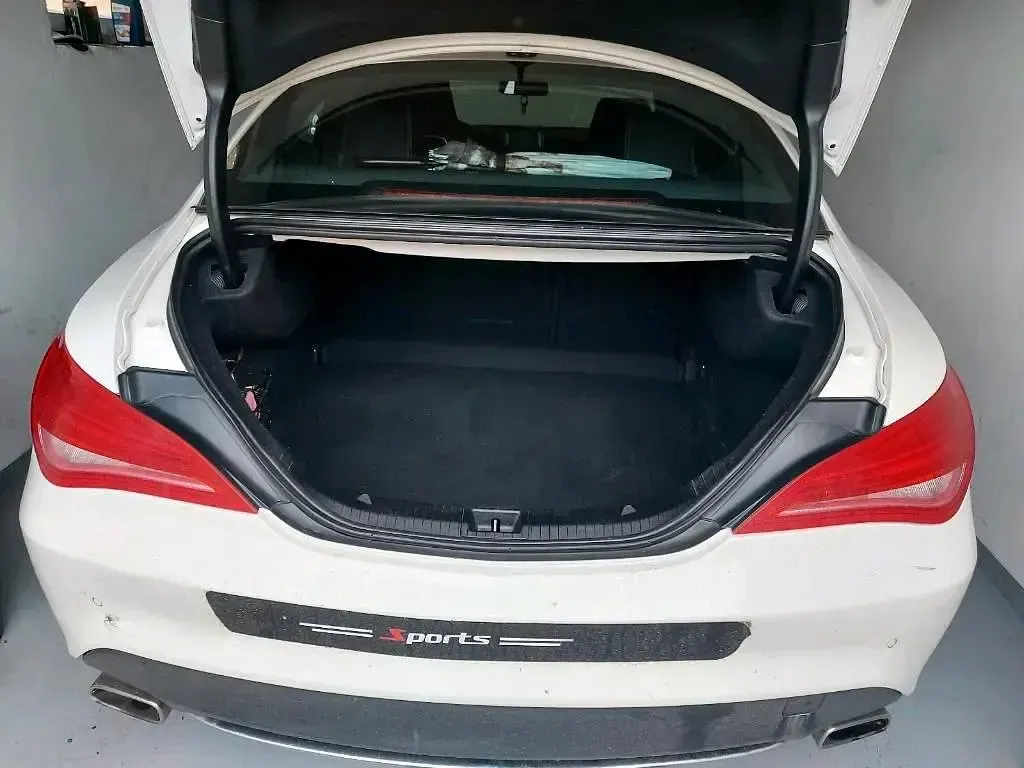 Gebraucht Mercedes CLA220 170 PS (125 kW) 2013 Weiß Limousine