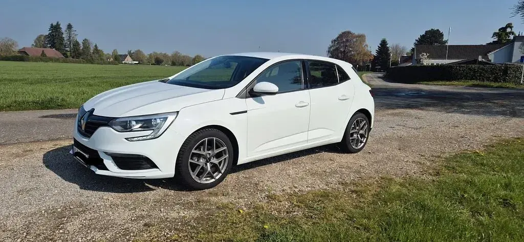Usata Renault Mégane Life 101 CV (74 kW) 2017 Bianco Berlina