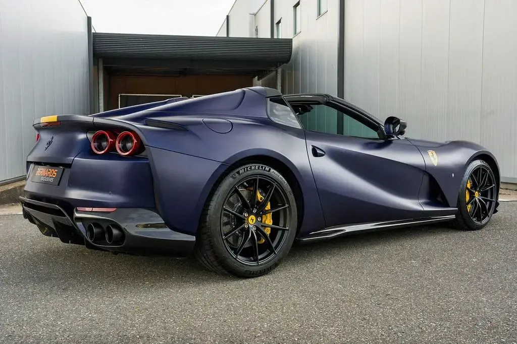 Gebraucht Ferrari 812 799 PS (587 kW) 2024 Blau Cabrio