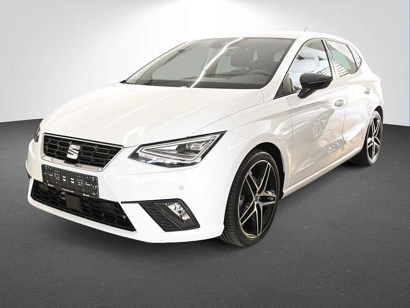 Weiß Gebraucht 2022 Seat Ibiza FR Limousine | 21.890 € (Fairer Preis) - Bild 1/4