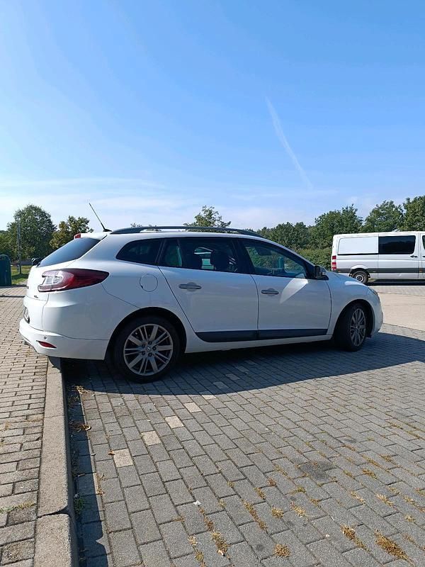 Weiß Gebraucht 2010 Renault Mégane GrandTour Kombi | 14.999 € - Bild 1/2