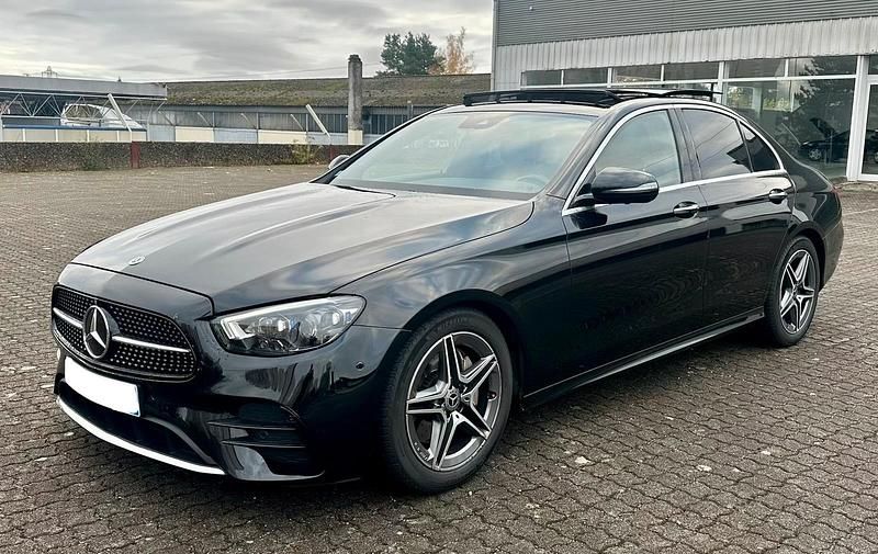 Schwarz Gebraucht 2021 Mercedes E220 AMG Limousine | 27.500 € (Teuer) - Bild 1/4