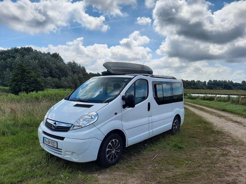 Usata Opel Vivaro 90 CV (66 kW) 2012 Bianco Monovolume