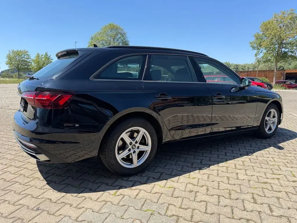 Gebraucht Audi A4 Sport 163 PS (119 kW) 2023 Brillantschwarz Kombi