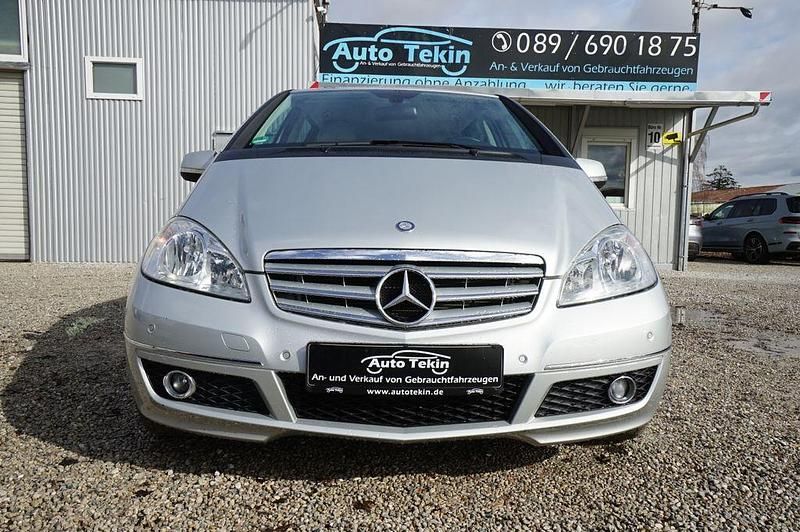 Gebraucht Mercedes A160 Avantgarde 95 PS (69 kW) 2011 Silber Limousine