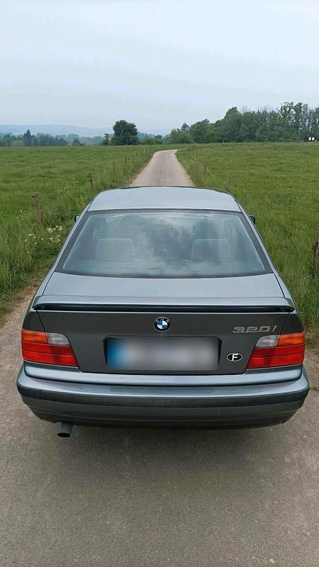Second-hand BMW 320 150 CP (110 kW) 1994 Gri Berlinǎ
