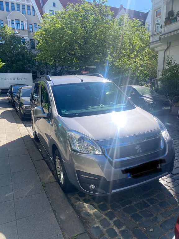 Grau Gebraucht 2016 Peugeot Partner Tepee Allure Van / Kleinbus | 13.000 € (Teuer) - Bild 1/4