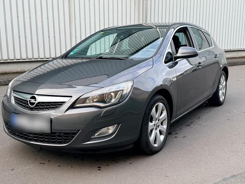 Gebraucht Opel Astra 140 PS (102 kW) 2011 Kleinwagen
