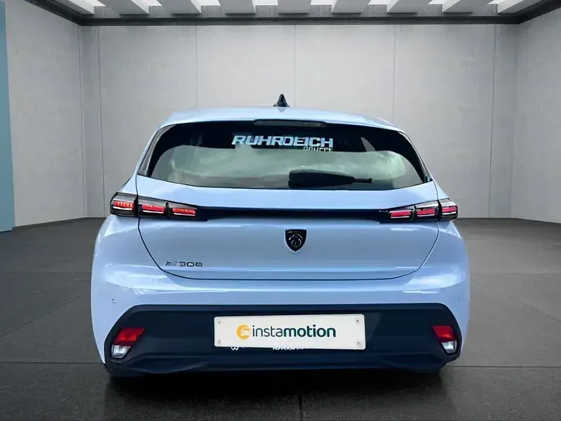 Gebraucht Peugeot e-308 Style 114 kW (156 PS) 2025 Weiss Kleinwagen