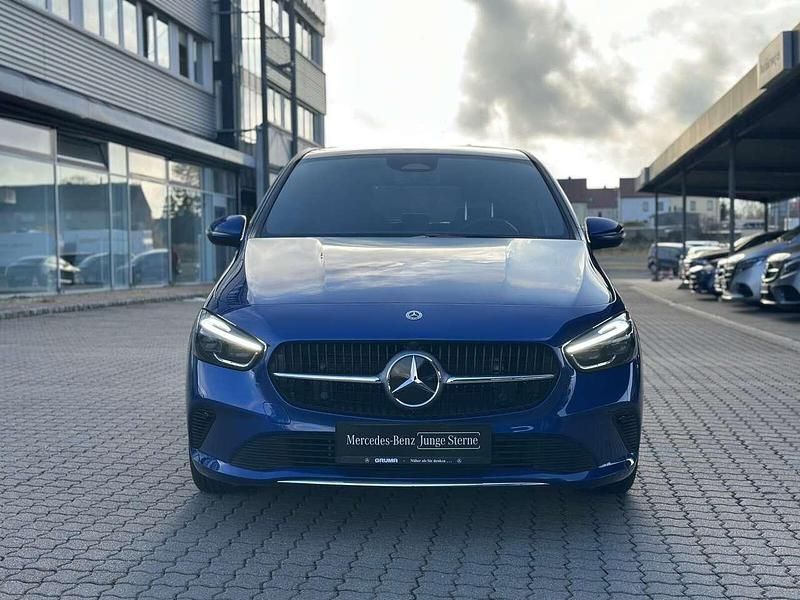 Gebraucht Mercedes B200 Progressive 163 PS (119 kW) 2024 Lack spektralblau Van / Kleinbus