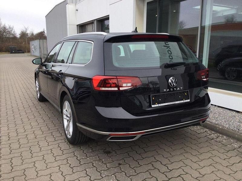 Gebraucht VW Passat Elegance 150 PS (110 kW) 2021 Schwarz Kombi