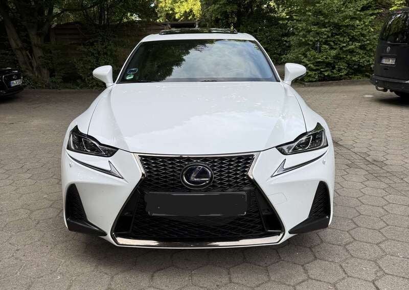 Weiß Gebraucht 2018 Lexus IS300h Sport Line Limousine | 25.000 € (Fairer Preis) - Bild 1/4