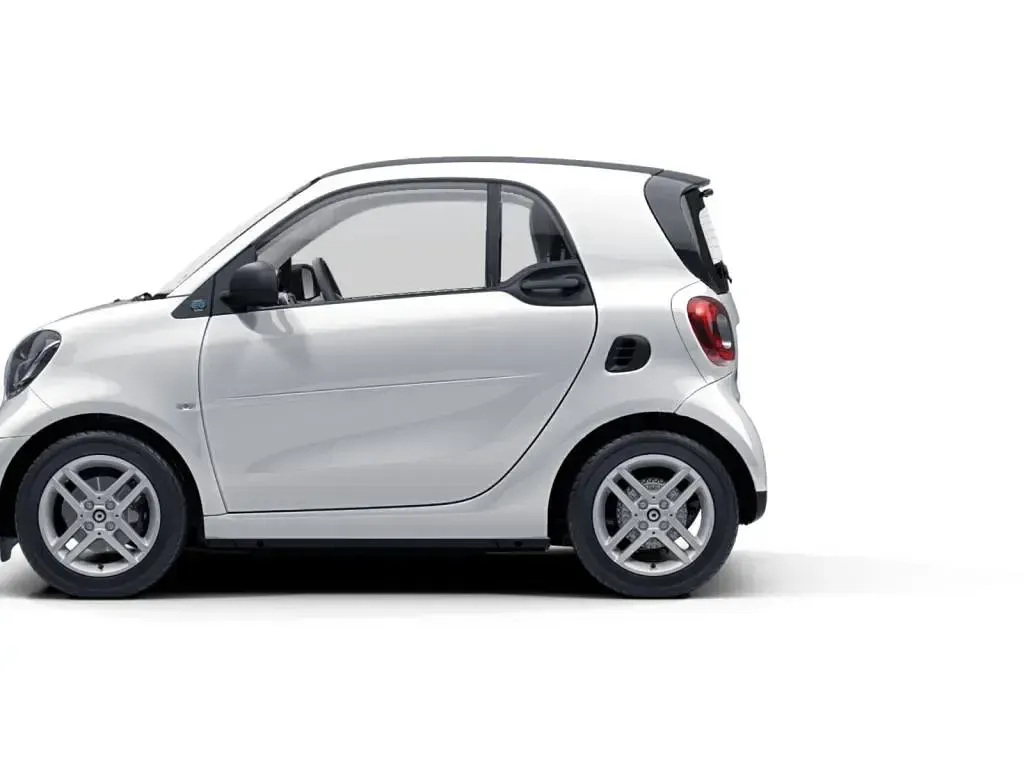 Gebraucht Smart ForTwo Coupé 60 kW (82 PS) 2023 Bodypanels in white Kleinwagen