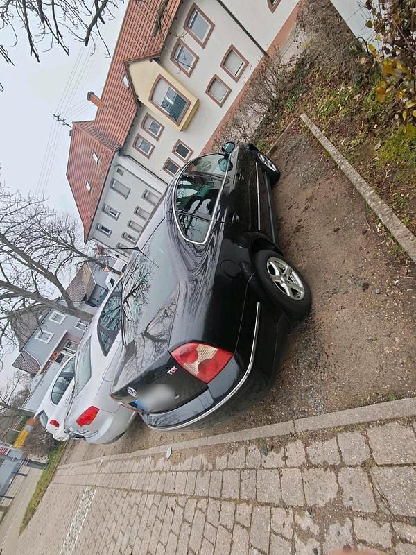 Second-hand VW Passat 131 CP (96 kW) 2004 Negru Berlinǎ