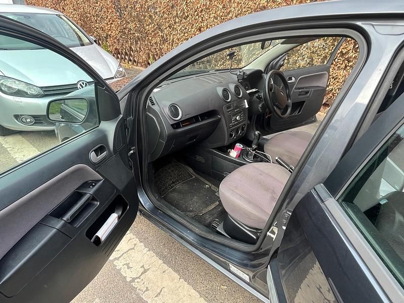 Second-hand Ford Fusion 2007 Gri Hatchback