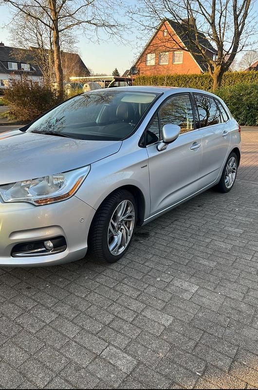 Silber Gebraucht 2012 Citroën C4 Exclusive Limousine | 4.399 € (Fairer Preis) - Bild 1/4