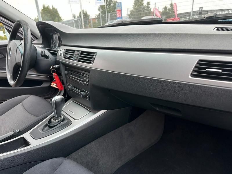 Gebraucht BMW 320 150 PS (110 kW) 2006 Grau Limousine