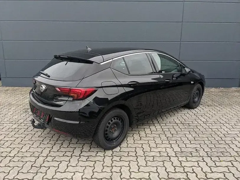 Gebraucht Opel Astra Dynamic 136 PS (100 kW) 2018 Onyx schwarz metallic (metallic) Limousine