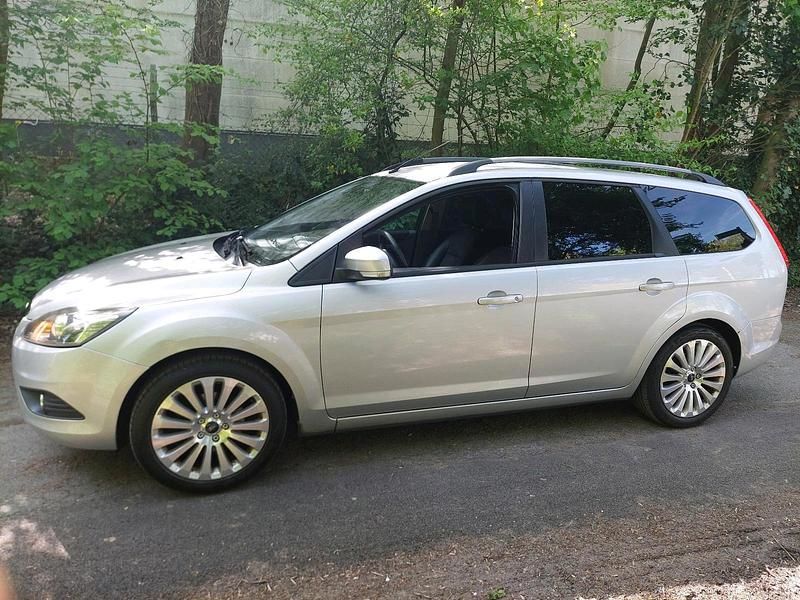 Usata Ford Focus 108 CV (79 kW) 2010 Argento Station wagon