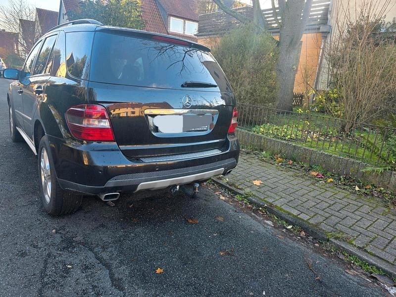 Gebraucht Mercedes ML320 224 PS (164 kW) 2008 Schwarz SUV