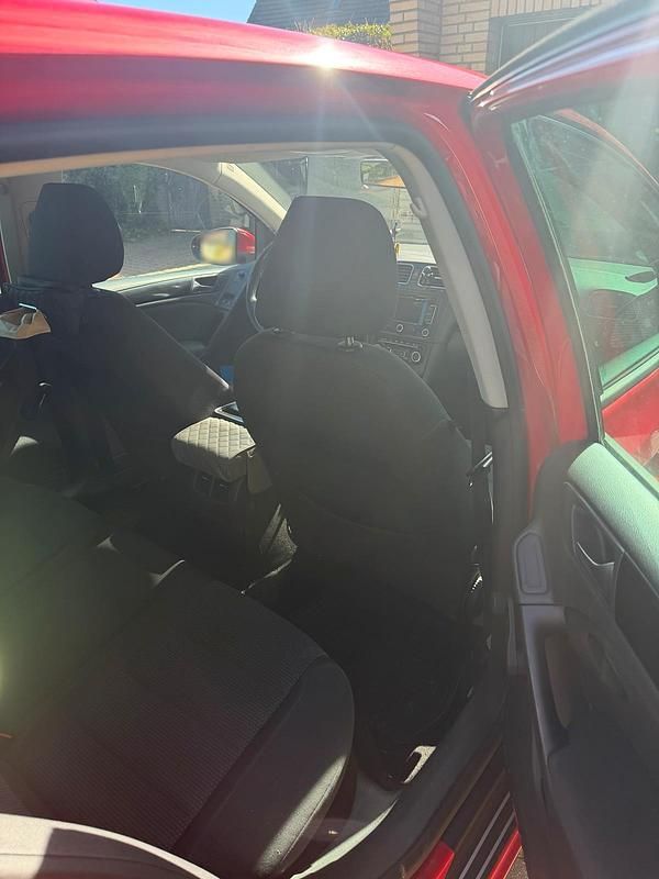 Gebraucht VW Golf VI 122 PS (89 kW) 2009 Rot Kleinwagen