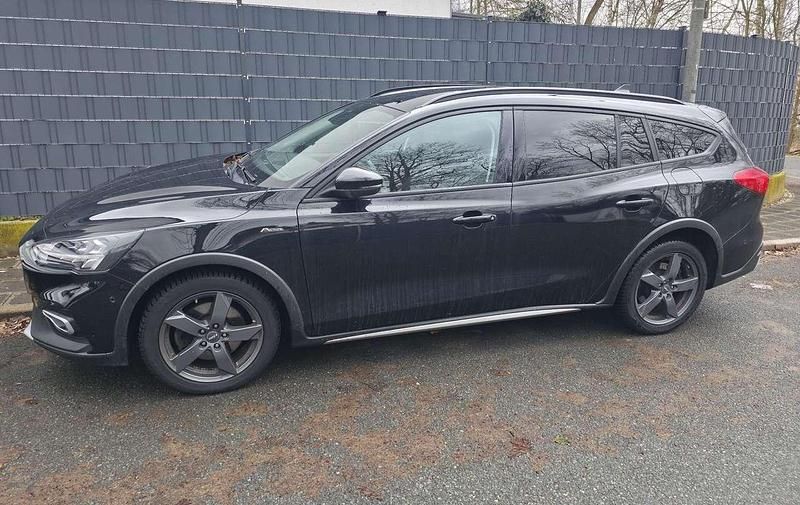 Gebraucht Ford Focus Active 125 PS (91 kW) 2019 Schwarz Kombi