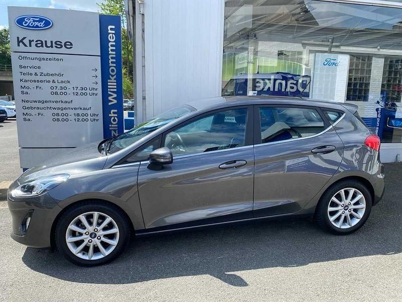 Gebraucht Ford Fiesta Titanium 101 PS (74 kW) 2018 Magneticgrau (metallic) metallic Kleinwagen