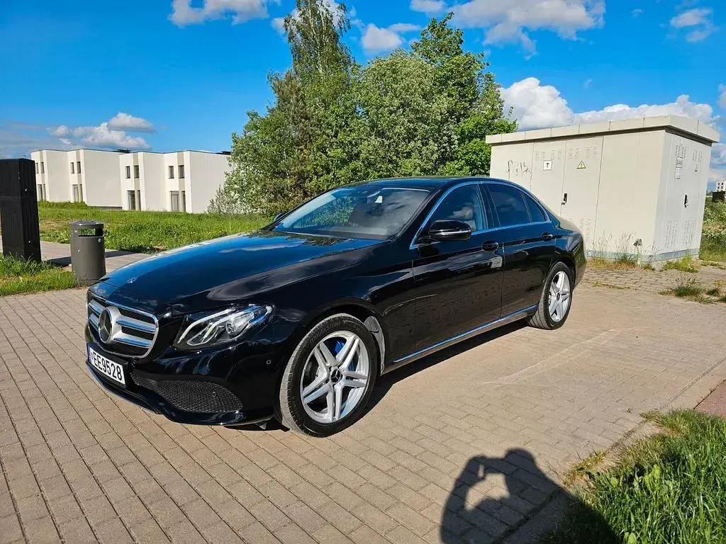 Gebraucht Mercedes E350 Avantgarde 286 PS (210 kW) 2017 Schwarz Limousine