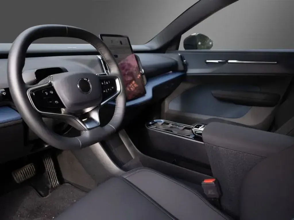 Używany Volvo EX30 Plus 200 kW (272 KM) 2024 Szary SUV