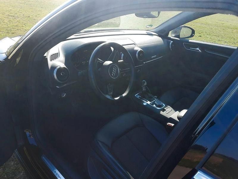 Gebraucht Audi e-tron Ambiente 150 kW (204 PS) 2018 Schwarz SUV