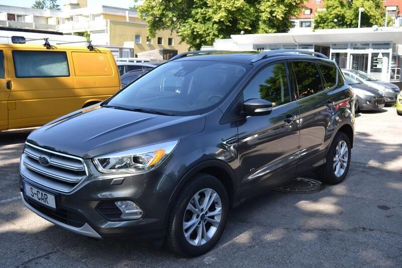 Grau Gebraucht 2017 Ford Kuga Titanium SUV | 12.900 € (Fairer Preis) - Bild 1/4