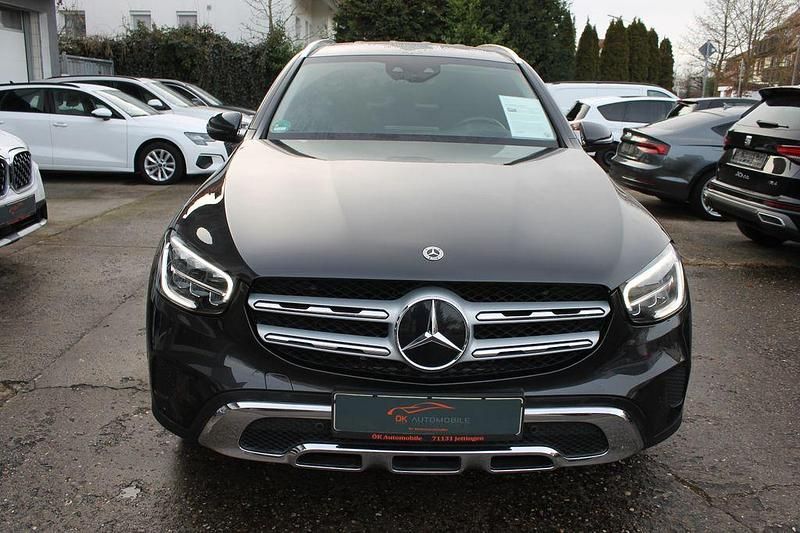 Grau Gebraucht 2022 Mercedes GLC220 SUV | 31.998 € (Guter Preis) - Bild 1/4