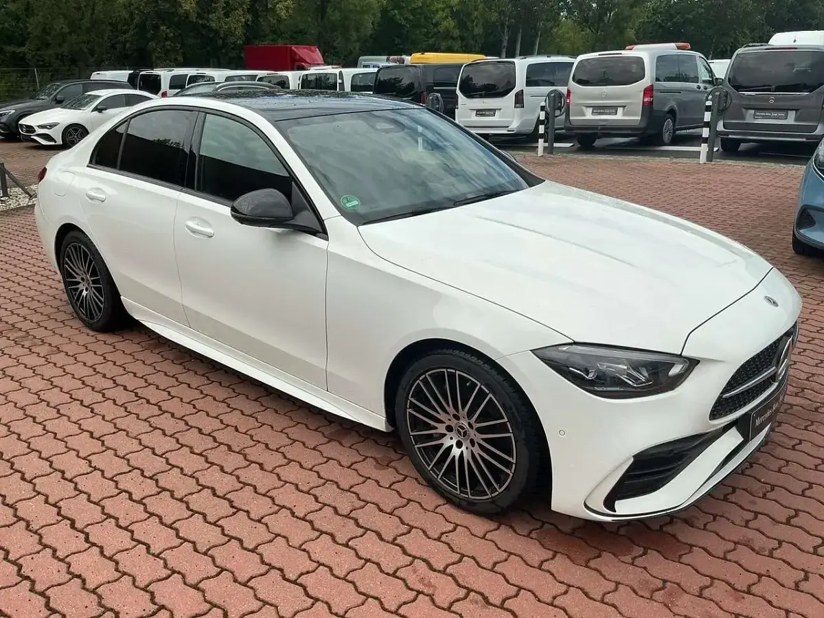 Gebraucht Mercedes C200 AMG 204 PS (150 kW) 2025 Unilack polarweiß Limousine
