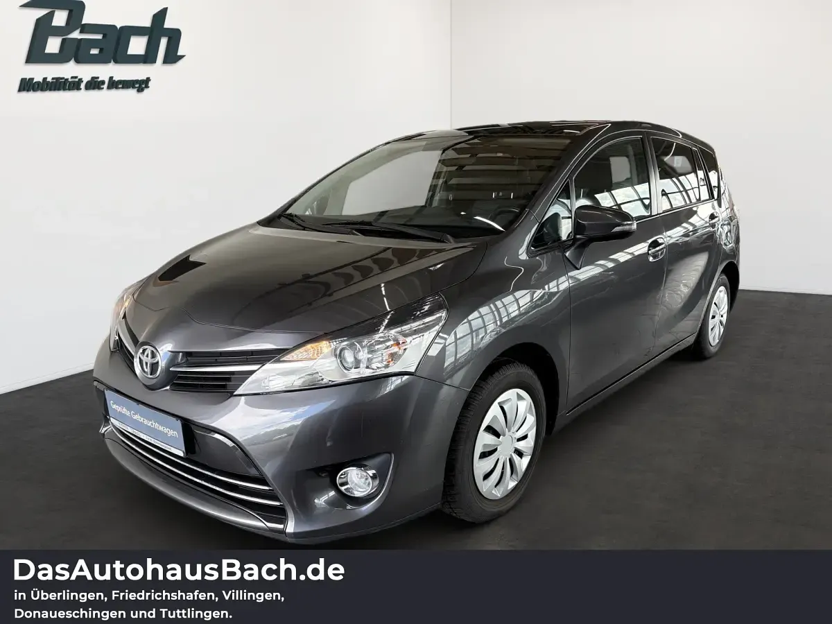 Gebraucht Toyota Verso Skyview Edition 147 PS (108 kW) 2015 Van / Kleinbus